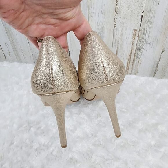 BCBGeneration Harrah Pumps Gold Size 9 - Picture 6 of 9